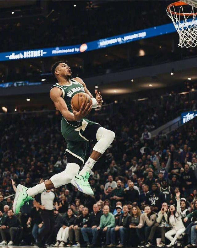 字母哥连续二十场比赛得分超过重要助攻，公牛不断突破！观众掌声雷动的简单介绍-开云体育在线